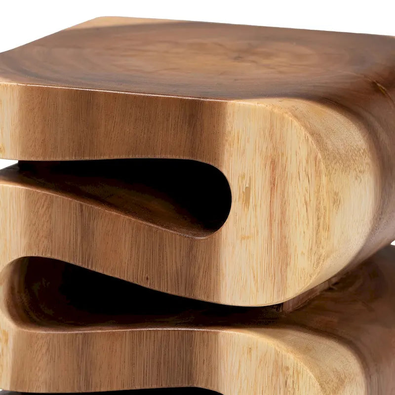 Tavolino Intagliato a Mano in Legno di Suar con Design Scultoreo a Traforo