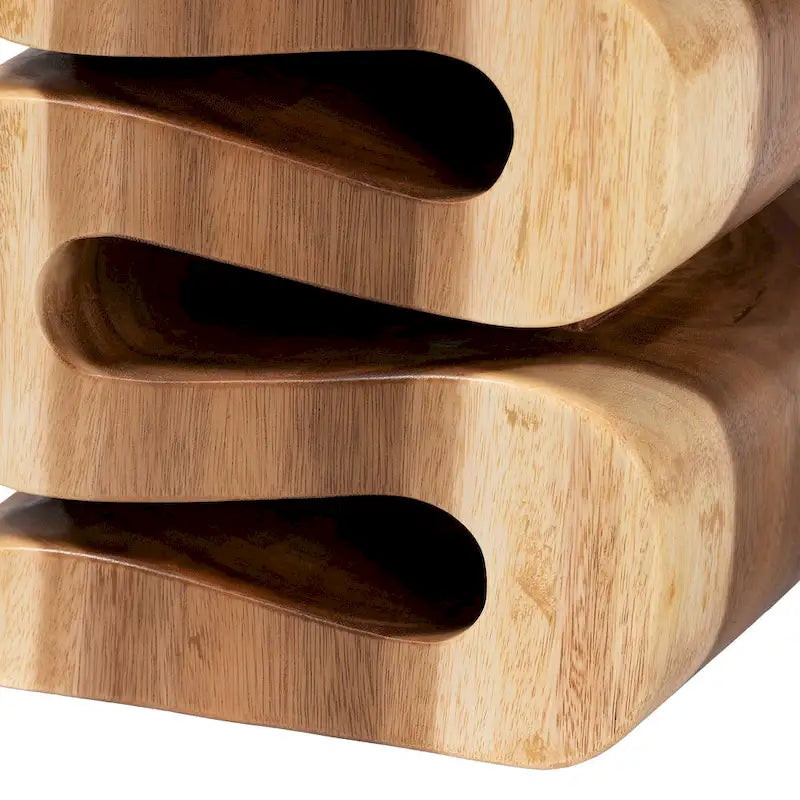 Tavolino Intagliato a Mano in Legno di Suar con Design Scultoreo a Traforo