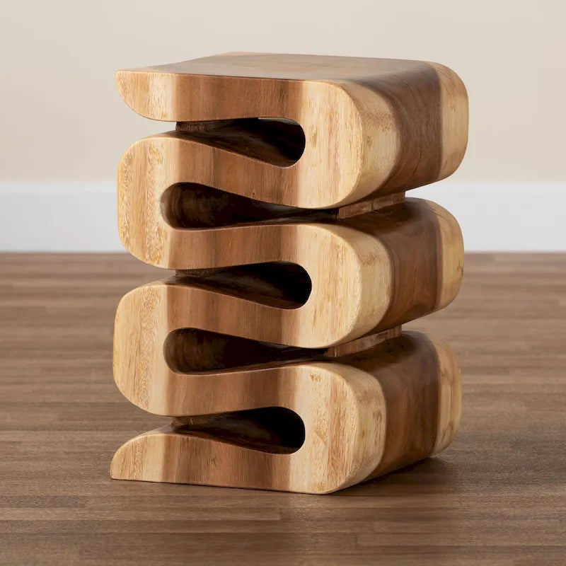 Tavolino Intagliato a Mano in Legno di Suar con Design Scultoreo a Traforo