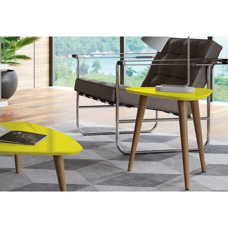 Tavolino triangolare con gambe divaricate in legno